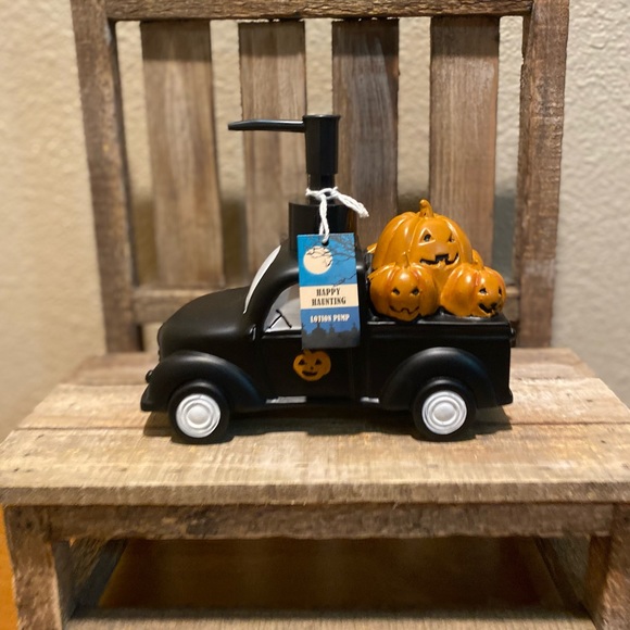 Halloween Pumpkin Truck Soap Dispenser, Halloween Lotion Pump, Farmhouse Truck - Picture 3 of 16